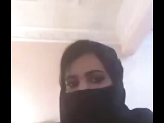 arab girl showing boobs on webcam